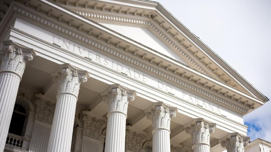 fachada do prédio histórico da ufpr