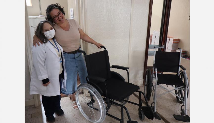 Entrega de nova cadeira de rodas à Sala de Acolhimento