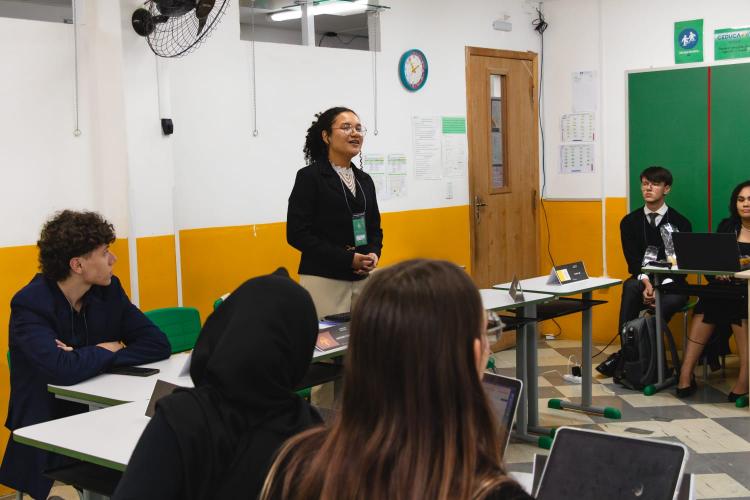 estudantes simulam reunião da ONU