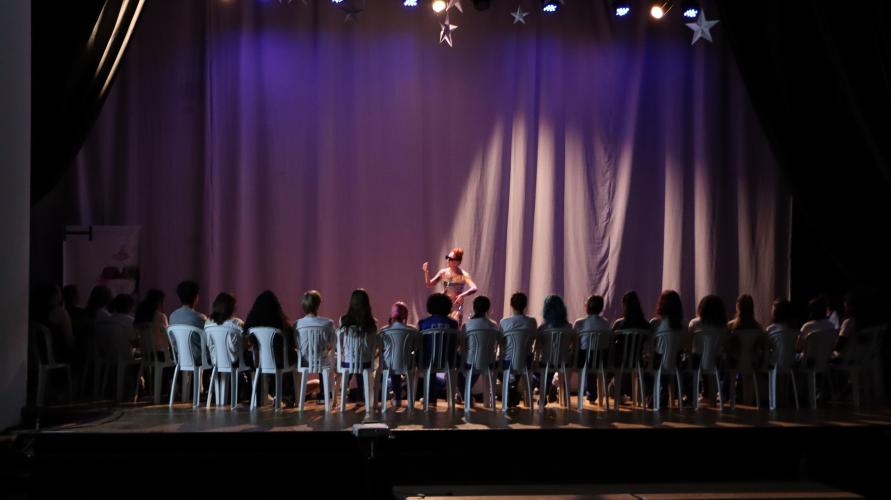 Estudantes do Dancep batem papo com Carmen Jorge