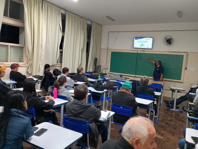 Torreal ministra palestra na sala de aula