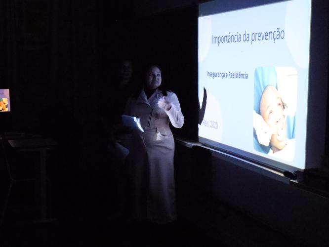 Estudantes do Saúde Bucal apresentam trabalhos