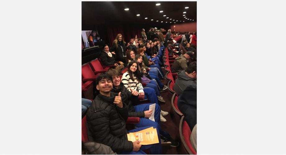 Turmas do noturno no Teatro Guaíra