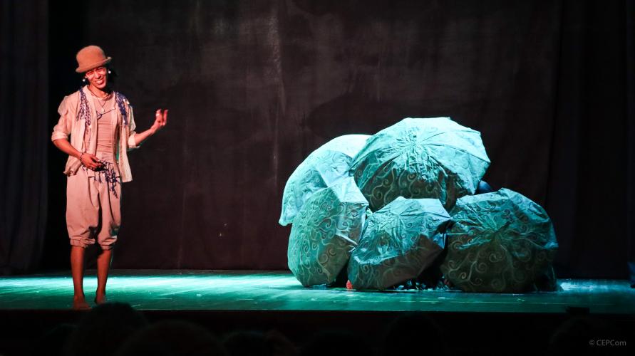 Cenas da peça Ari Areia