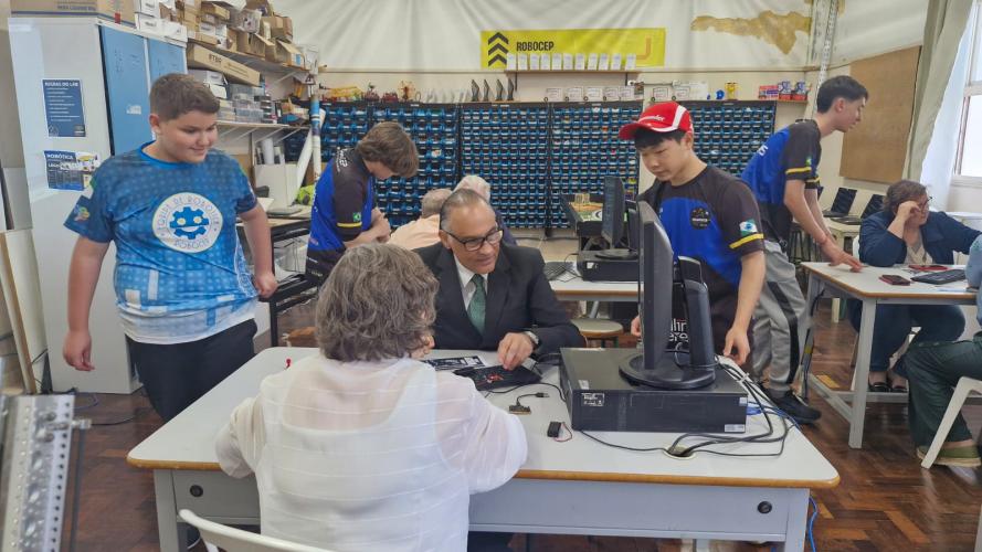 Estudantes atuais e do passado