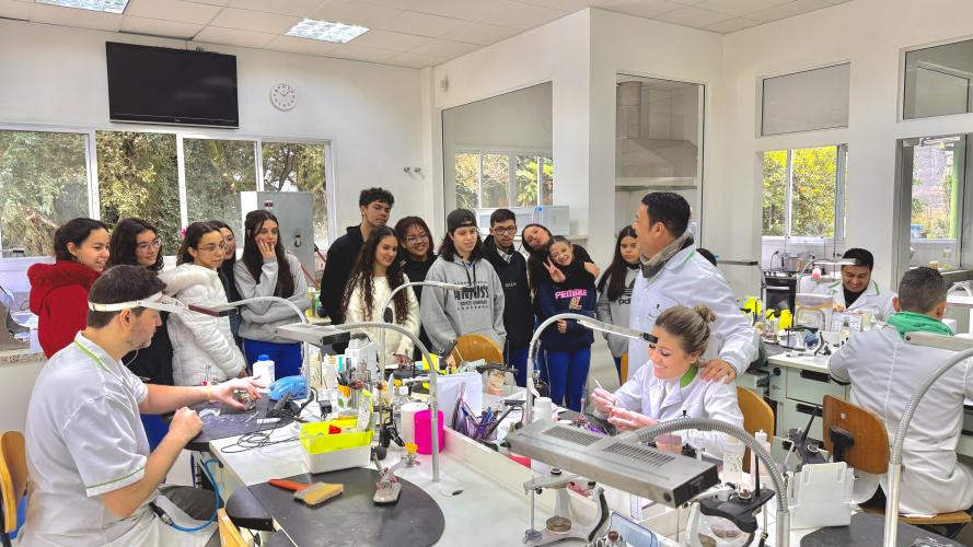 Visita técnica em laboratório de prótese dentária