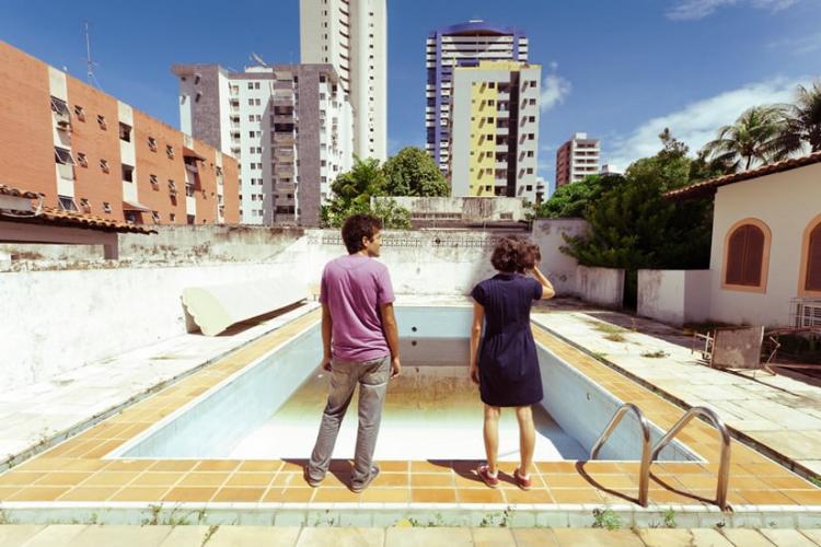 Cena do filme "O som ao redor"