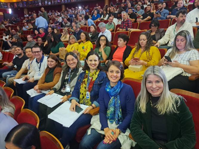 Docentes e diretora-geral do CEP, na solenidade do Fala, estudante!