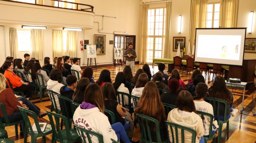 Palestra a turmas do Técnico em Prótese Dentária