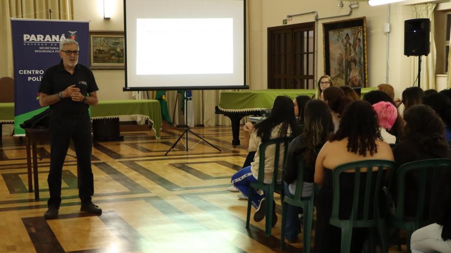 Palestras a turmas do ensino médio noturno