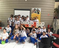 Estudantes ficam frente a frente com Miguel de Cervantes para aprender espanhol