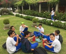 Estudantes ficam frente a frente com Miguel de Cervantes para aprender espanhol