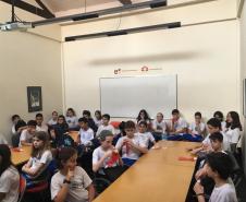 Estudantes ficam frente a frente com Miguel de Cervantes para aprender espanhol