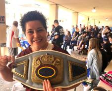Campeões mundiais de boxe trocam experiências com estudantes do CEP