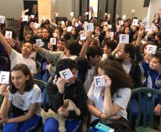 Estudantes de Medicina alertam sobre danos causados pelo álcool e cigarros
