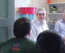 O grupo foi recebido pela Diretora do Colégio Estadual Guaíra, Ana Cristina Ross Dybax. Estiveram presentes o Diretor-Presidente do Instituto Paranaense de Desenvolvimento Educacional (Fundepar), José Maria Ferreira; o Procurador-Chefe da Procuradoria Consultiva junto à Governadoria (PCG), Kunibert Kolb Neto; e a Diretora Geral do Colégio Estadual do Paraná (CEP), Tânia Maria Acco.
