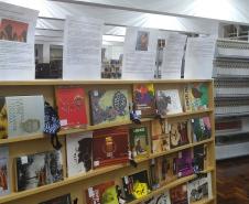 biblioteca_estante_consciencia_negra