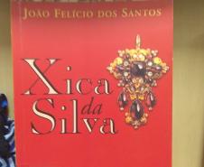 biblioteca_estante_consciencia_negra