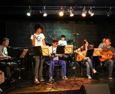 recital_escolinha_de_arte_80_anos_paulo_leminski_out2024
