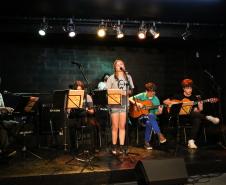 recital_escolinha_de_arte_80_anos_paulo_leminski_out2024