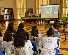 roda_de_conversa_professora_UEL_2out2024