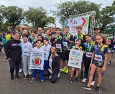 equipes de atletismo feminino e masculino do CEP na primeira prova do Circuito Infantil de Corridas de Rua de Curitiba