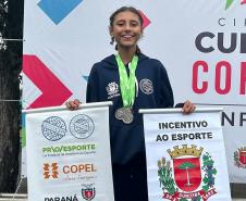 equipes de atletismo feminino e masculino do CEP na primeira prova do Circuito Infantil de Corridas de Rua de Curitiba