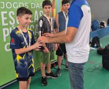 estudantes atletas do CEP em premiação nos Jogos das Escolas Públicas de Curitiba