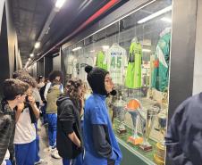 estudantes_da_sala_de_recursos_em_visita_ao_Coritiba