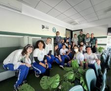 estudantes_da_sala_de_recursos_em_visita_ao_Coritiba