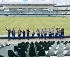 estudantes_da_sala_de_recursos_em_visita_ao_Coritiba