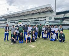 estudantes_da_sala_de_recursos_em_visita_ao_Coritiba