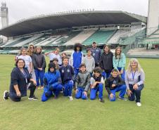 estudantes_da_sala_de_recursos_em_visita_ao_Coritiba
