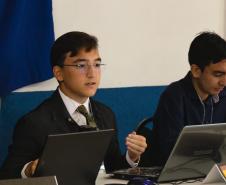 estudantes simulam reunião da ONU