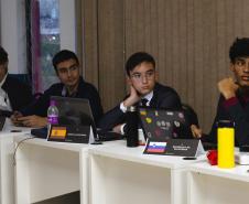 estudantes simulam reunião da ONU