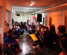 Cenas do recital pelo Dia do Choro e da peça A Máquina