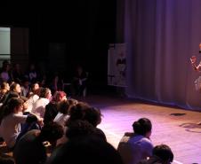 Estudantes do Dancep batem papo com Carmen Jorge