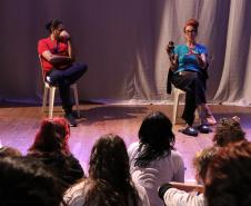 Estudantes do Dancep batem papo com Carmen Jorge