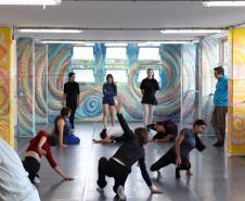 Turma do Dancep em oficina com diretor do Balé Teatro Guaíra