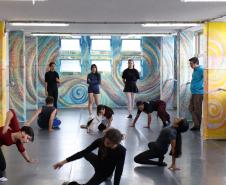 Turma do Dancep em oficina com diretor do Balé Teatro Guaíra