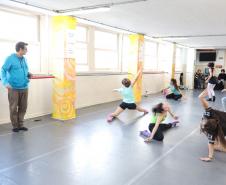 Turma do Dancep em oficina com diretor do Balé Teatro Guaíra