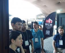 estudantes do técnico em edificações no expo deconcrete