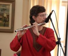 Músicos executam canções da Idade Média