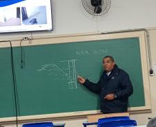 Torreal ministra palestra na sala de aula