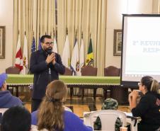 Pais e responsáveis dos/as estudantes do ensino médio noturno em reunião com direção e equipe pedagógica