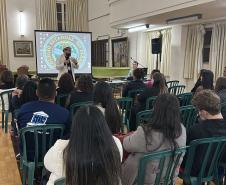 Candidatos e candidatas ao Saúde Bucal em palestra de orientação