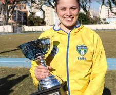 Equipe de futsal feminino é homenageada no campo do CEP