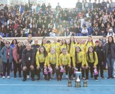 Equipe de futsal feminino é homenageada no campo do CEP