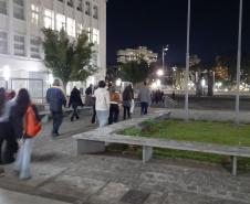 Estudantes no exercício "plano de abandono"