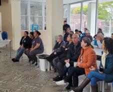 Café entre funcionários e funcionárias